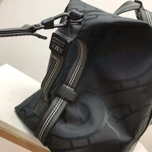 Burberry bag - rep bags