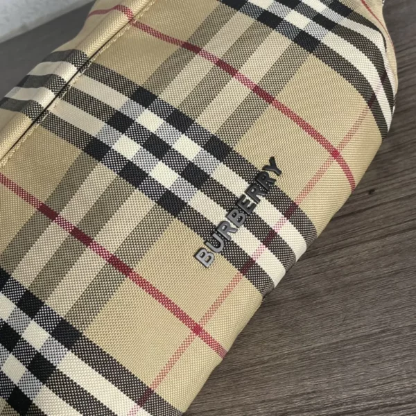 Burberry bag - rep bags