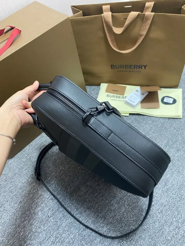 Burberry bag - rep bags