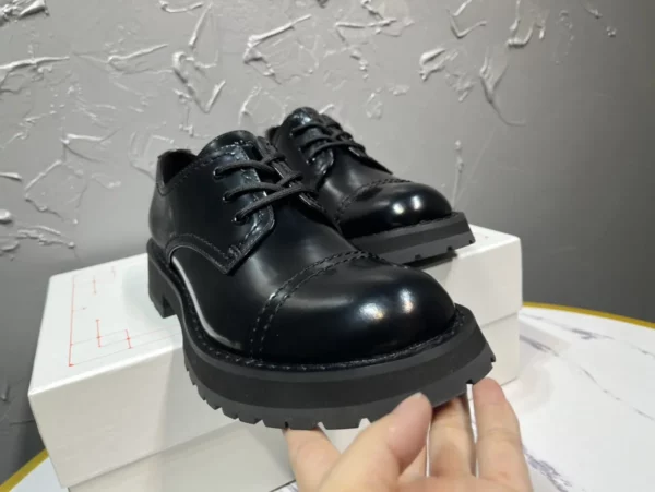 Alexander MCQueen shoes - Replica shoes