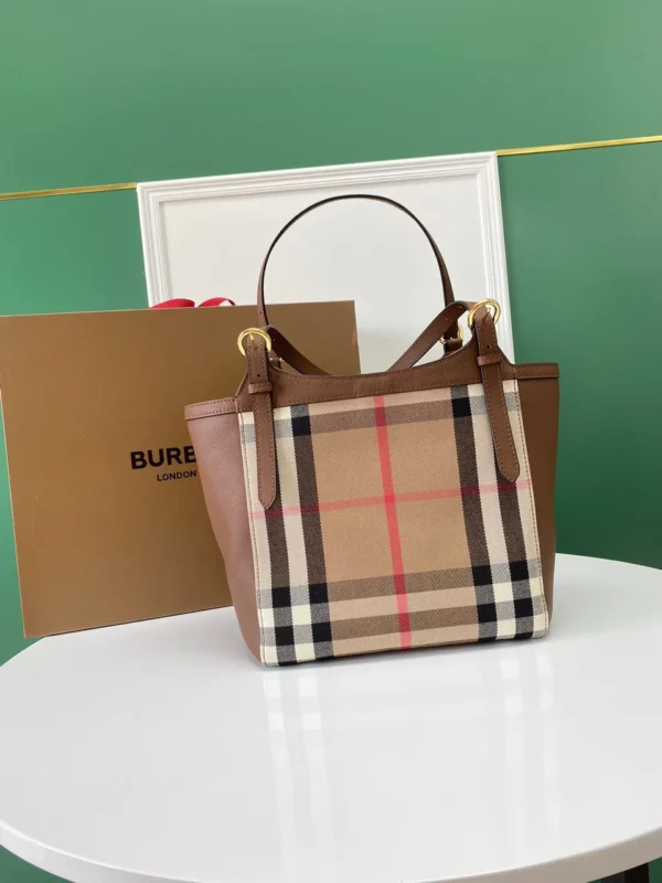 Burberry bag - rep bags