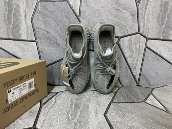 Yeezy shoes - Replica shoes