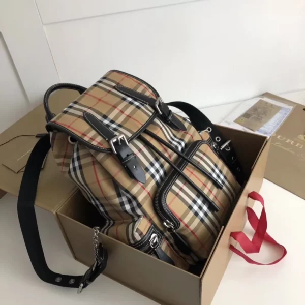 Burberry bag - rep bags