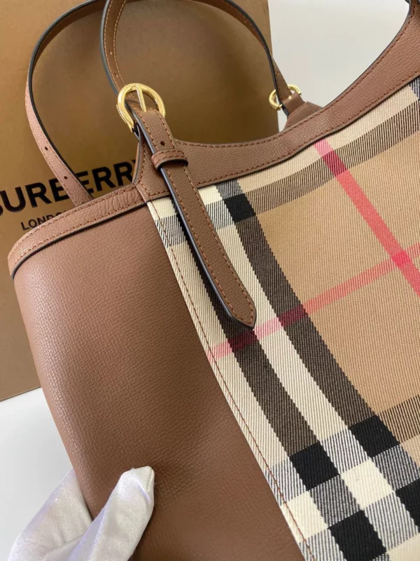 Burberry bag - rep bags