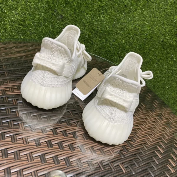 Yeezy shoes - Replica shoes