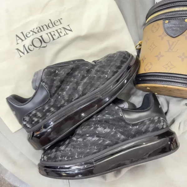 Alexander MCQueen shoes - Replica shoes