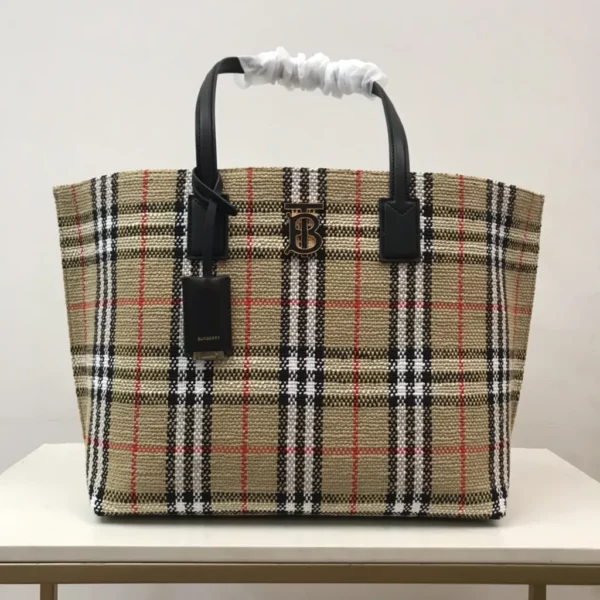 Burberry bag - rep bags