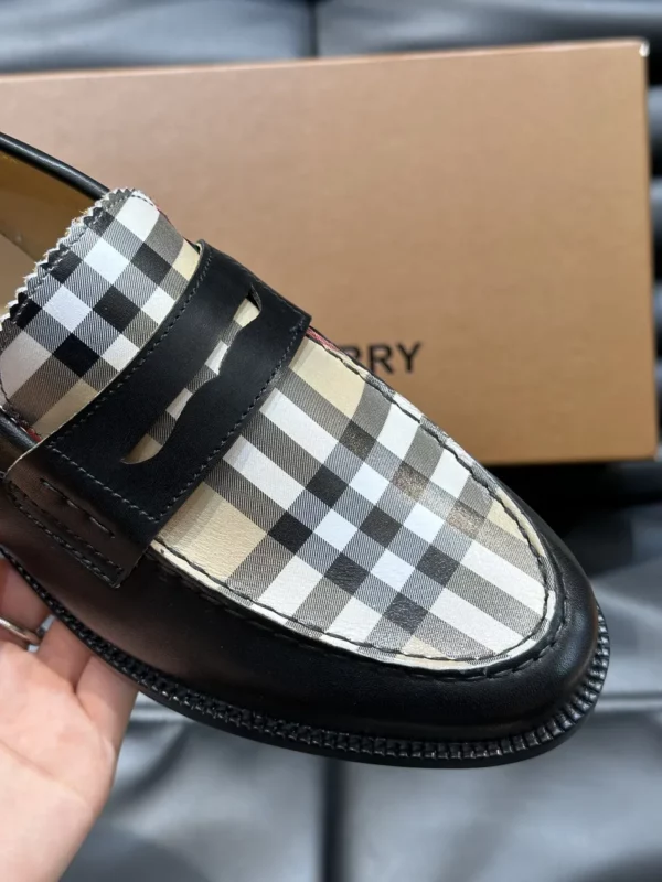 Burberry shoes - Replica shoes