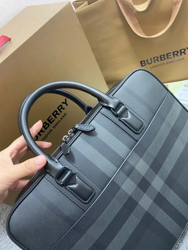 Burberry bag - rep bags