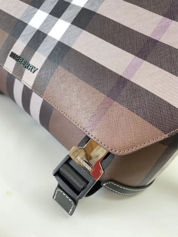 Burberry bag - rep bags