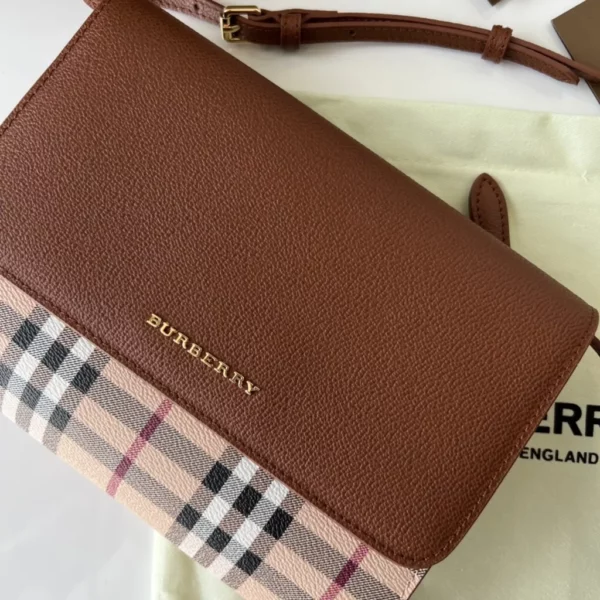 Burberry bag - rep bags