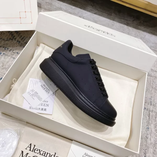 Alexander MCQueen shoes - Replica shoes