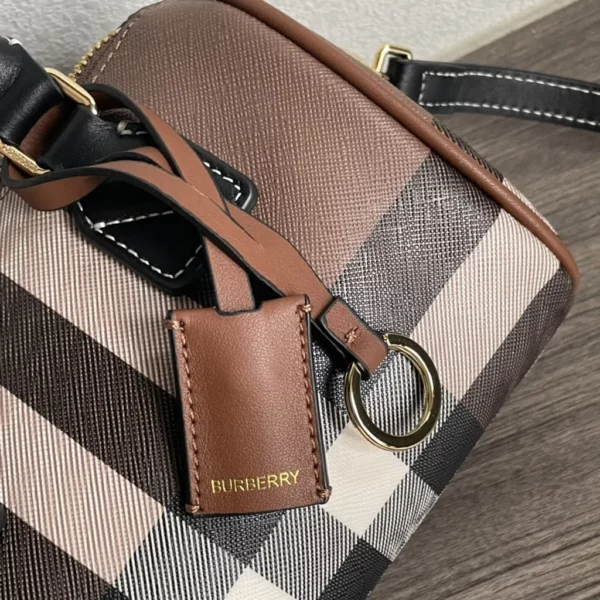 Burberry bag - rep bags