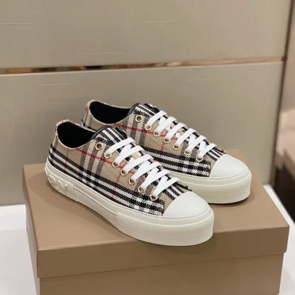 Burberry shoes - rep shoes