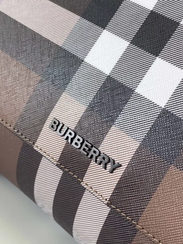 Burberry bag - rep bags