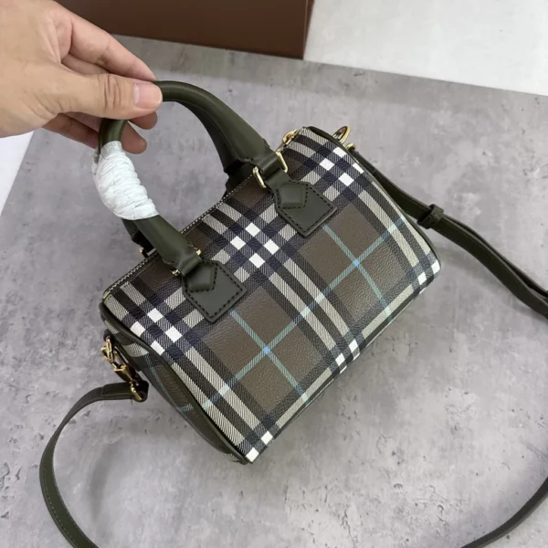 Burberry bag - rep bags