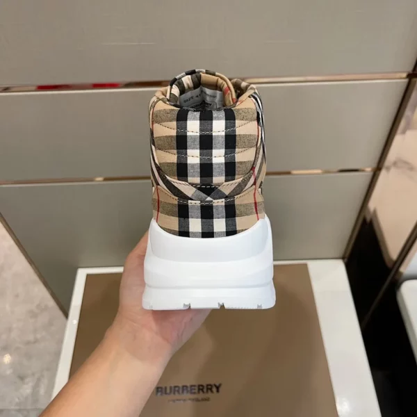 Burberry shoes - Replica shoes