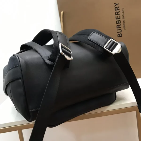 Burberry bag - rep bags