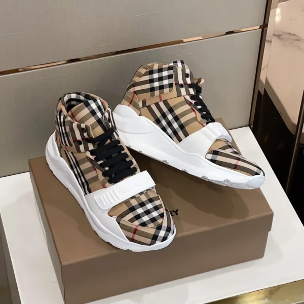 Burberry shoes - Replica shoes