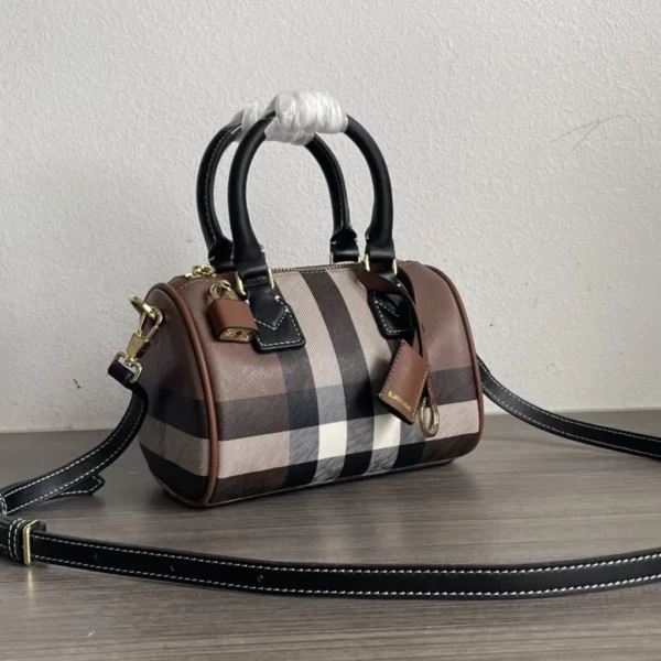 Burberry bag - rep bags