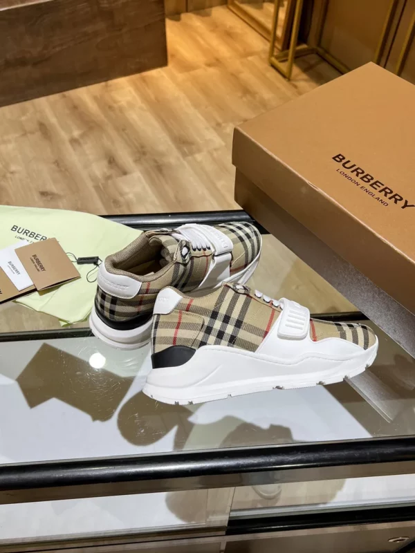 Burberry shoes - Replica shoes