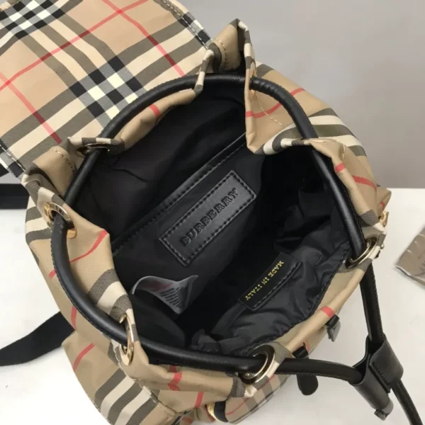 Burberry bag - rep bags