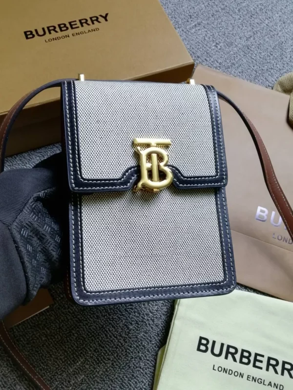 Burberry bag - rep bags