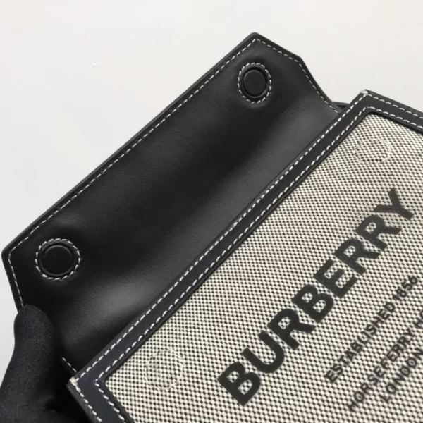 Burberry bag - rep bags