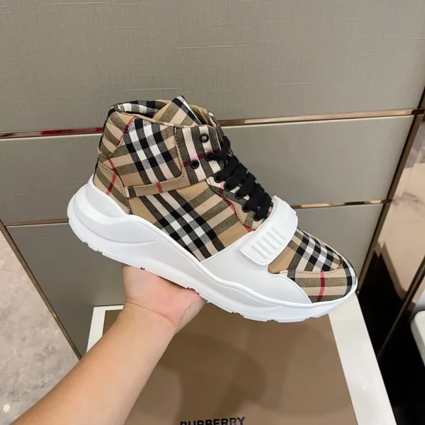 Burberry shoes - Replica shoes