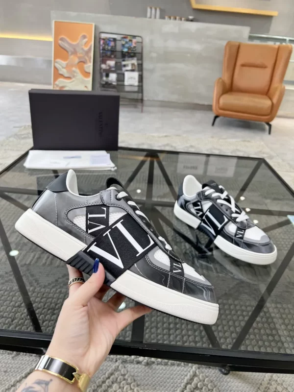 Valentino shoes - Replica shoes