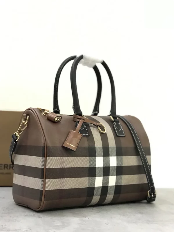 Burberry bag - rep bags