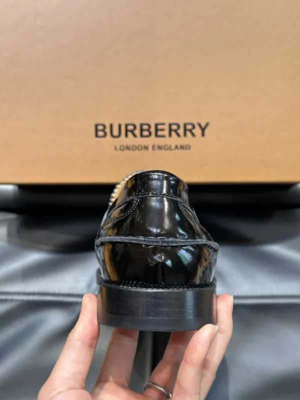 Burberry shoes - Replica shoes