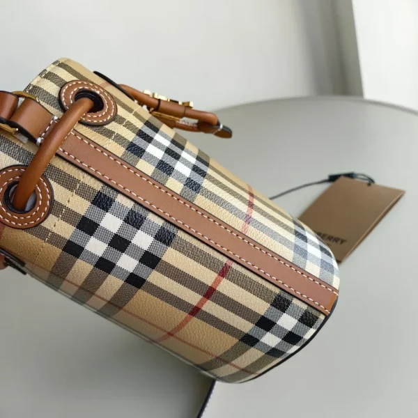 Burberry bag - rep bags