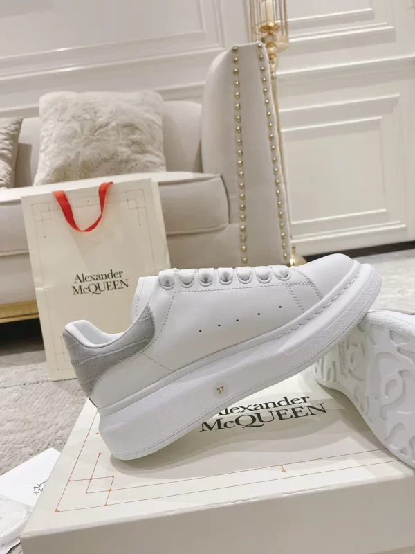 Alexander MCQueen shoes - Replica shoes