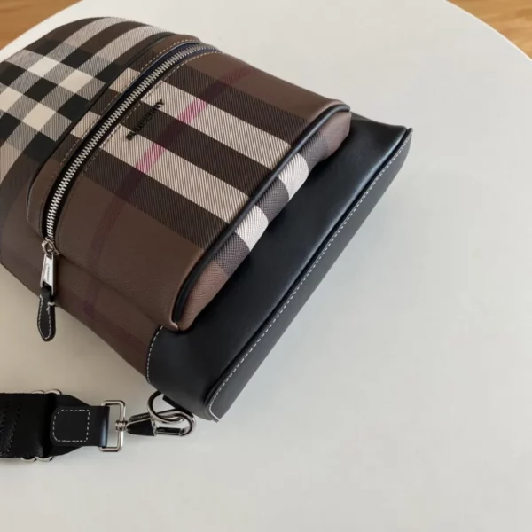 Burberry bag - rep bags