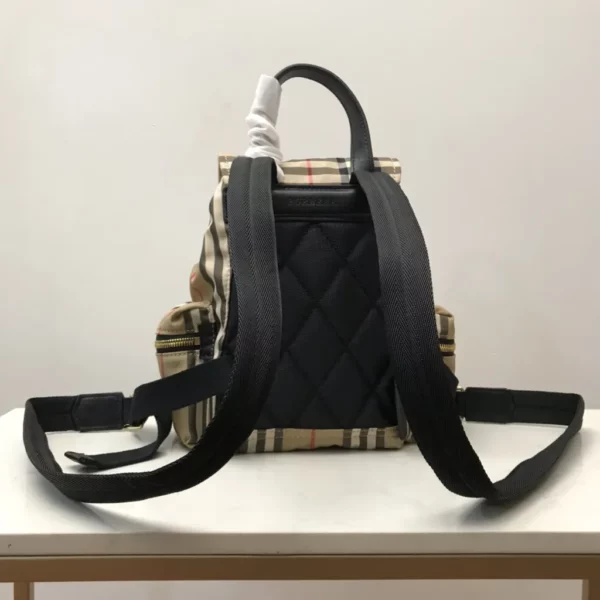 Burberry bag - rep bags