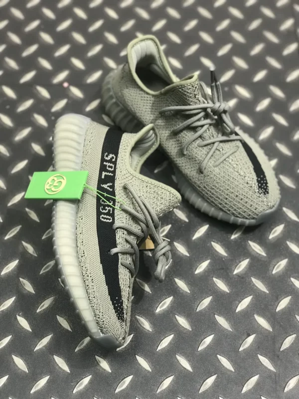 Yeezy shoes - Replica shoes