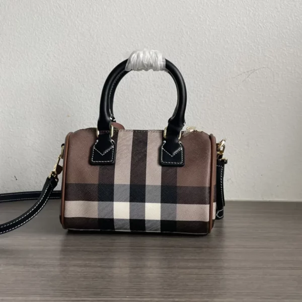 Burberry bag - rep bags