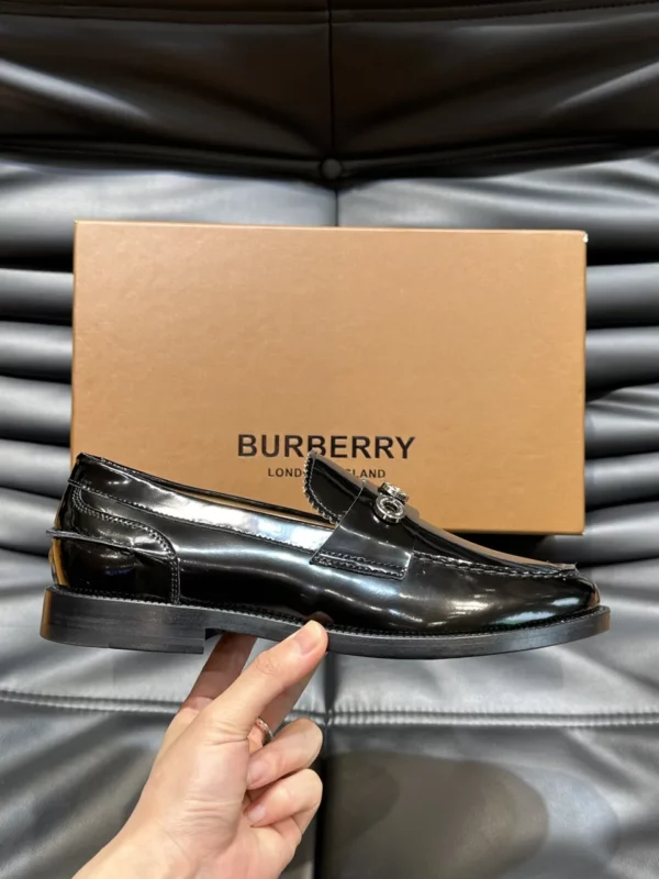 Burberry shoes - Replica shoes