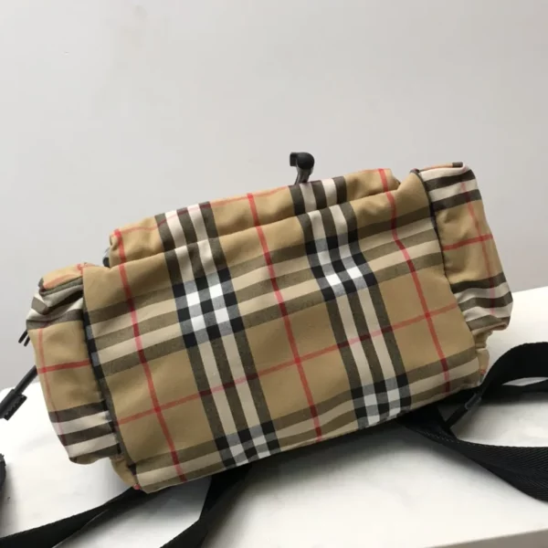 Burberry bag - rep bags