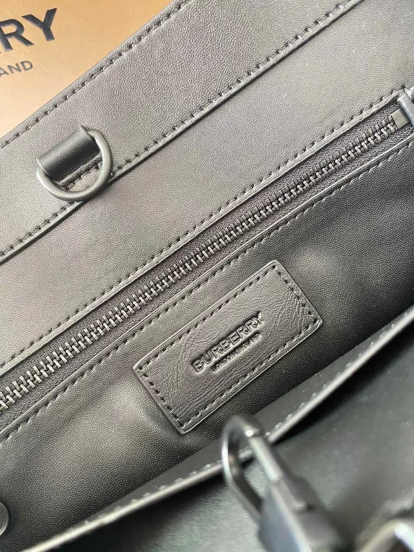 Burberry bag - rep bags