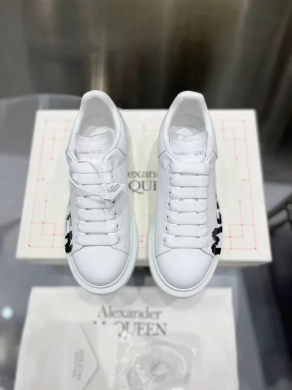 Alexander MCQueen shoes - Replica shoes