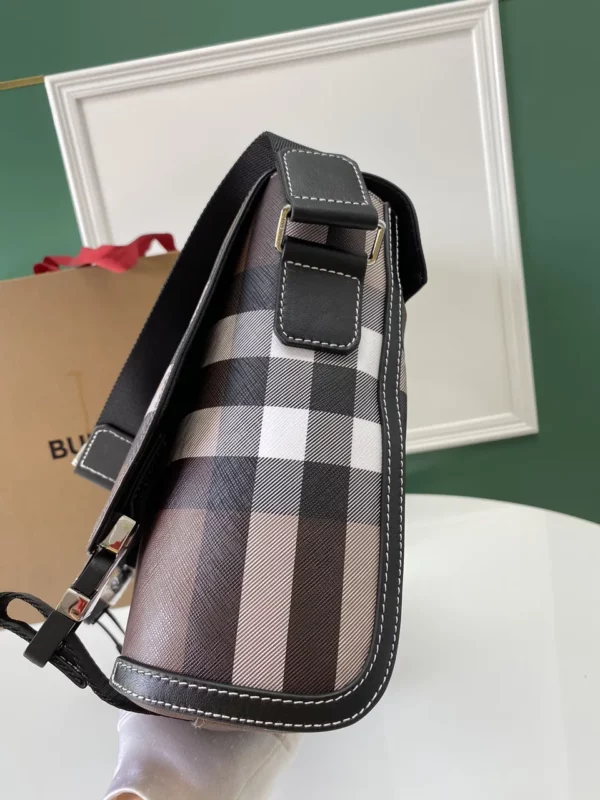 Burberry bag - rep bags