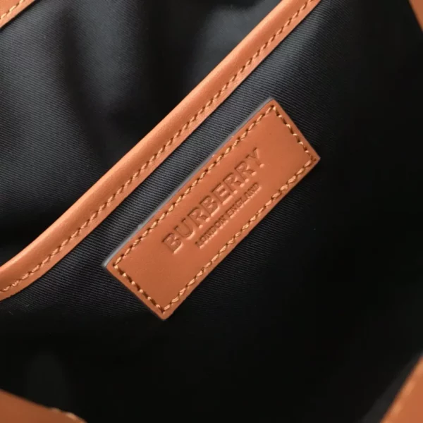 Burberry bag - rep bags