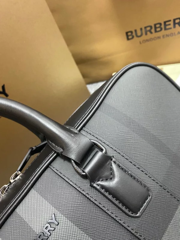 Burberry bag - rep bags