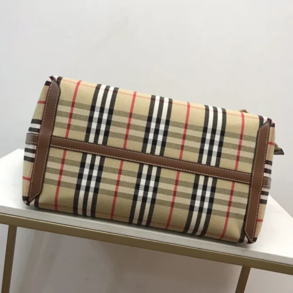 Burberry bag - rep bags