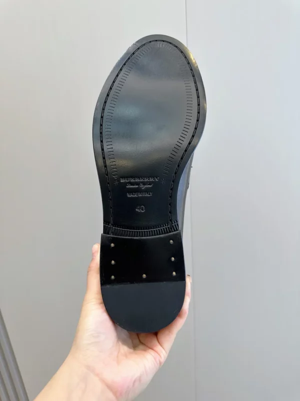 Burberry shoes - Replica shoes