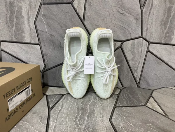 Yeezy shoes - rep shoes