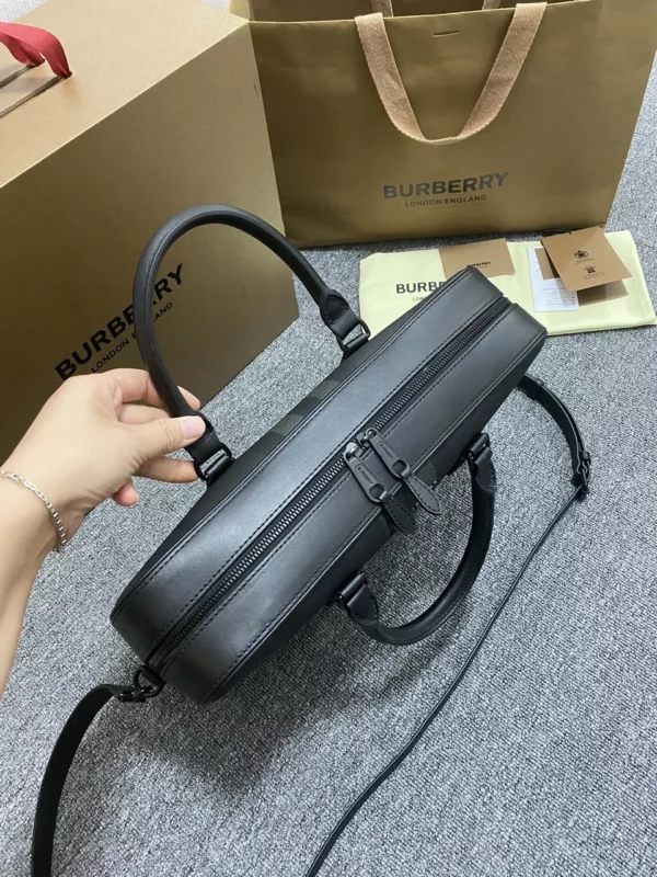 Burberry bag - rep bags