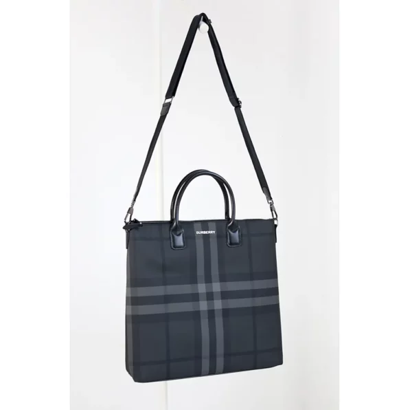 Burberry bag - rep bags